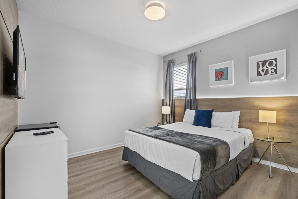 标准双人床卧室