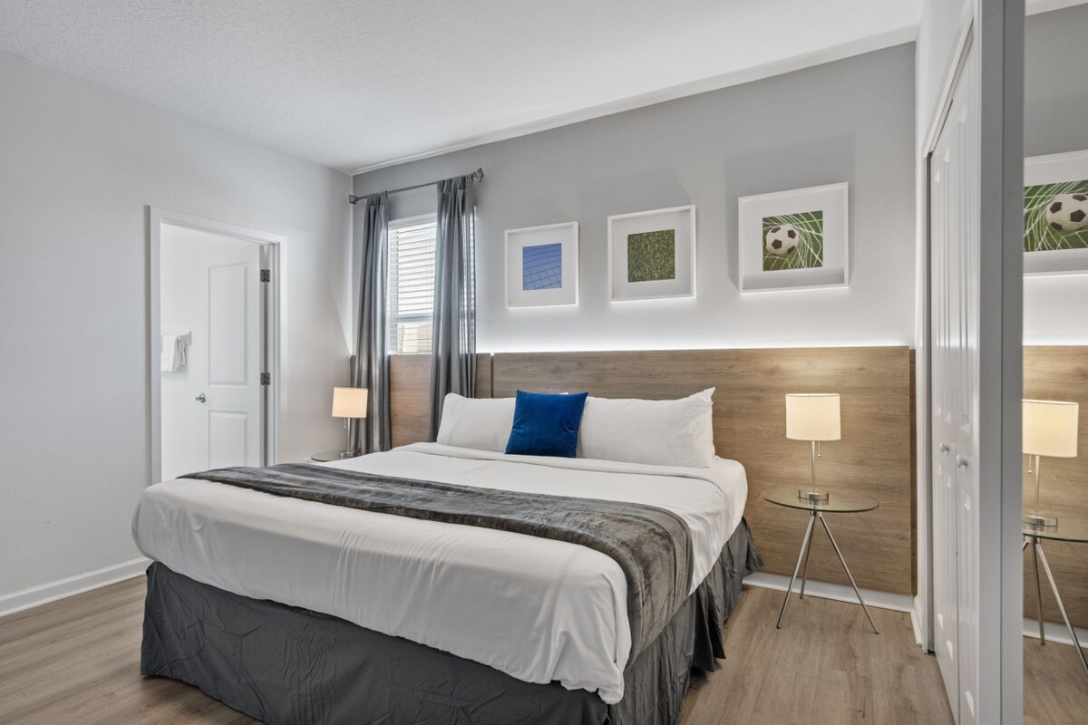 标准双人床卧室