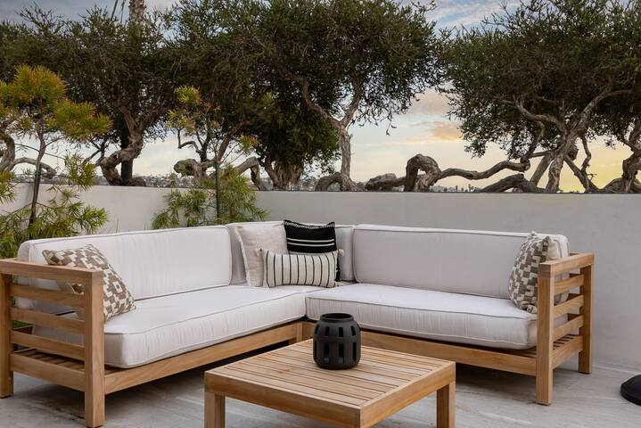 On the Sand! | Single-Family Oceanfront Home gallery image 5