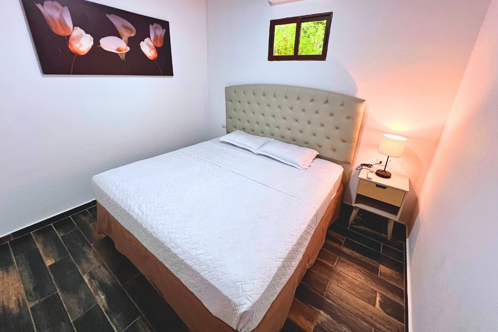 Მთლიანი ოთახის ფოტო