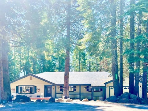 Almanor Ridge Retreat w/ Hot Tub!