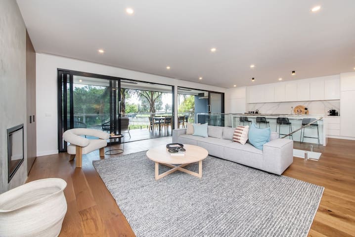 Sandringham Sunshine Escape