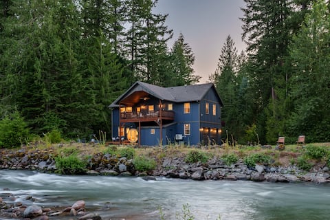 Riverfront Retreat - Sauna, HotTub, Game Rm, Pets