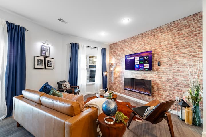 The Ambience | Luxe Pool Stay Near Lackland +Utsa! - San Antonio, TX