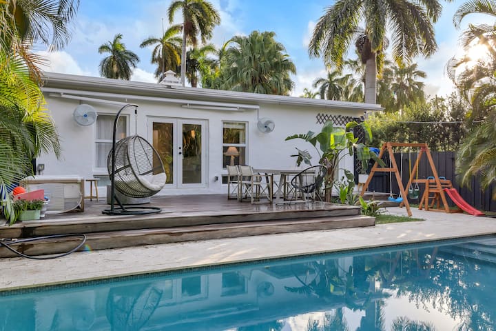 Poolside Paradise: 3BR w POOL and Mini Playground!