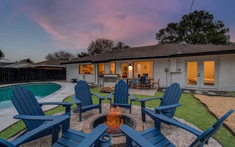 Top Airbnb: Spring Branch Paradise, 4-BD Backyard Pool Oasis in Spring Branch Central