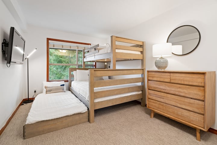 Second Bedroom - Twin XL over Queen bunkbed with Twin XL trundle.