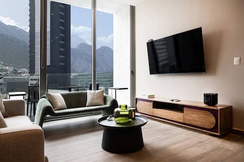 High-Floor Living with Mountain Views, Pool & Gym