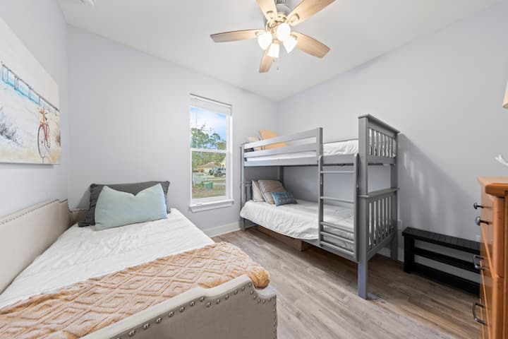 บ้านริมหาดนอนได้ 10 คนห่างจากชายหาดเพียงไม่กี่นาที