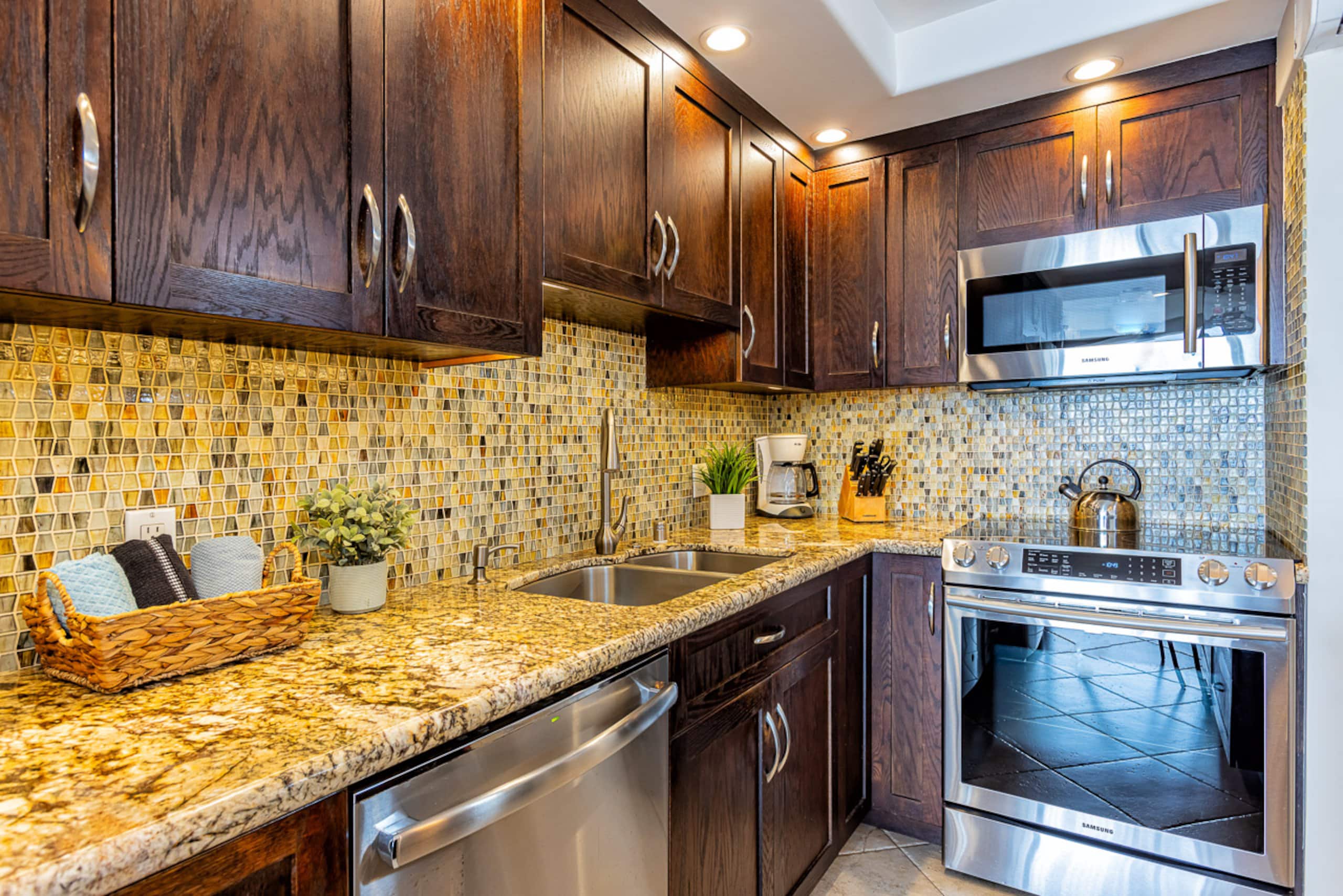 Condo in Kihei · ★4.71 · 2 bedrooms · 3 beds · 2 baths - Image 6