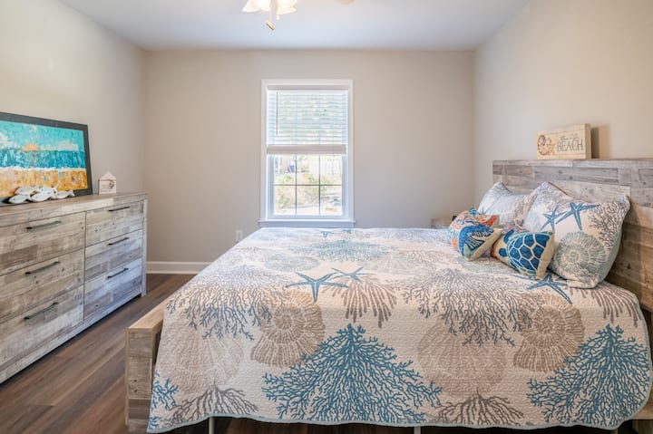 Spavaća soba za goste s bračnim krevetom (