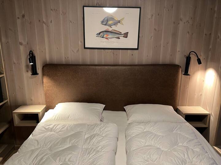 Bedroom 1 with 180x200cm king size bed