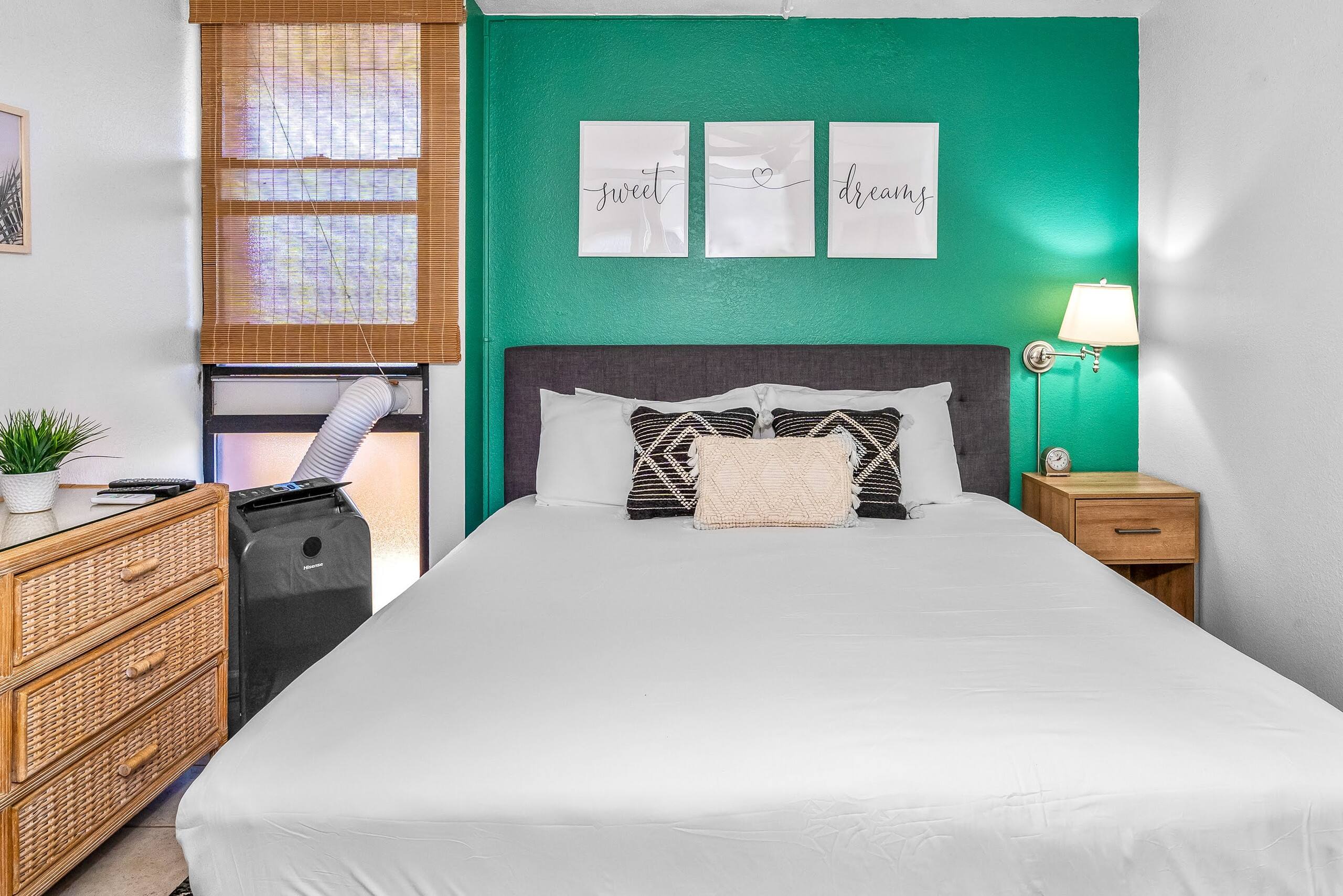 Condo in Kihei · ★4.84 · 1 bedroom · 2 beds · 1 shared bath - Image 18