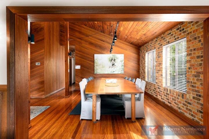 Luxury Beach House – secluded area of Nambucca, 5 gallery image 2