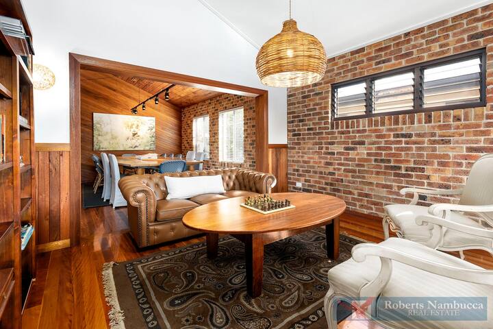 Luxury Beach House – secluded area of Nambucca, 5 gallery image 5