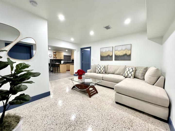 Grand Villa Resort B 2br, Heated Pool And Sleeps 6 - Pinecrest, FL