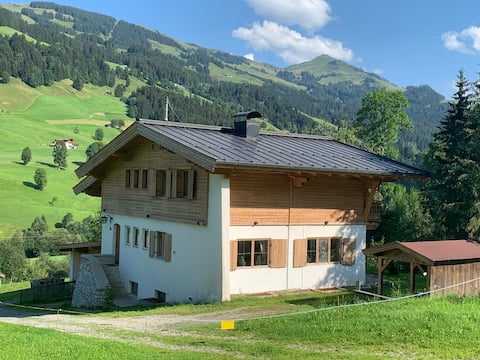 Detached group house close to the valley descent