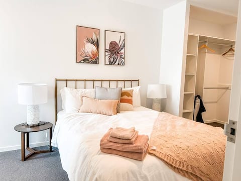 Luxury Apartment in Canberra CBD