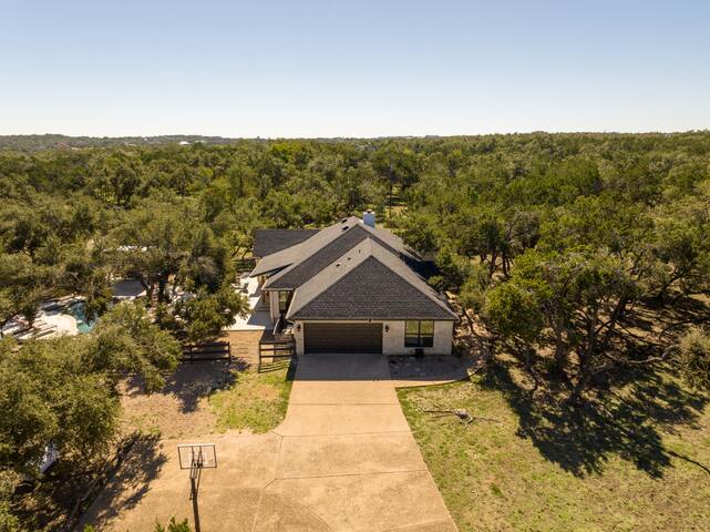 Secluded Hill Country Luxe: Vibes, Pool, Best Spot gallery image 4