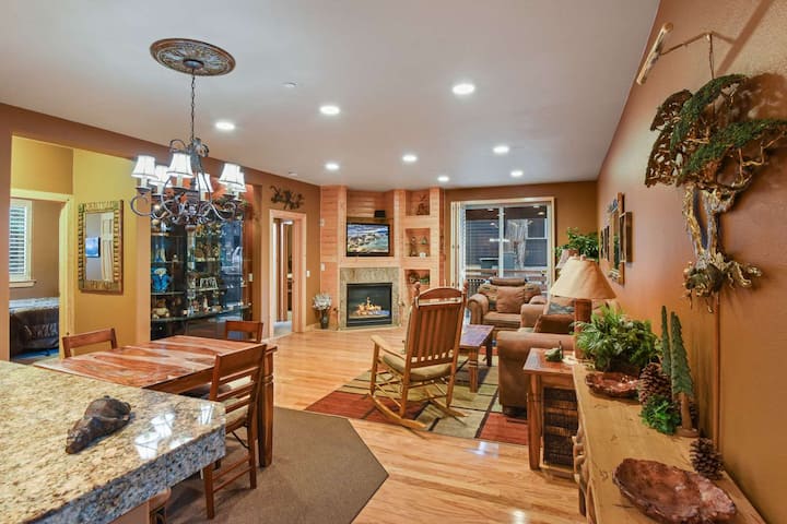 Crystal Charm  Amazing 3 Bdr Condo Close To Beach - North Lake Tahoe, CA