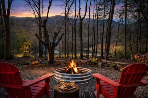 Popular Airbnb listing: No Service Fee! View, Arcade, Firepit, Near Helen in North Georgia Mountains