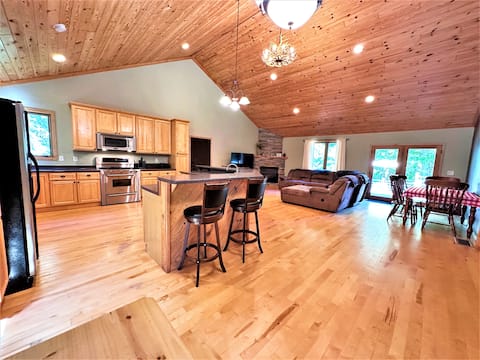 Elk Lodge, beautiful home with lake access