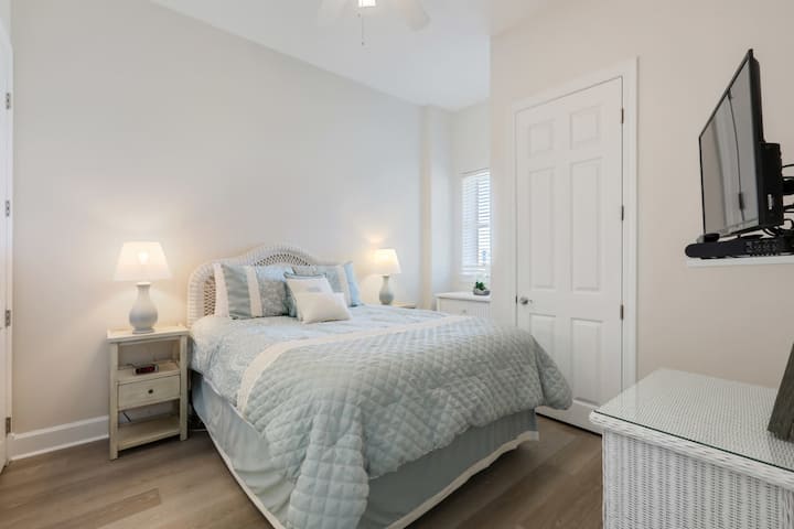 غرفة نوم #2 بسرير بحجم كبير