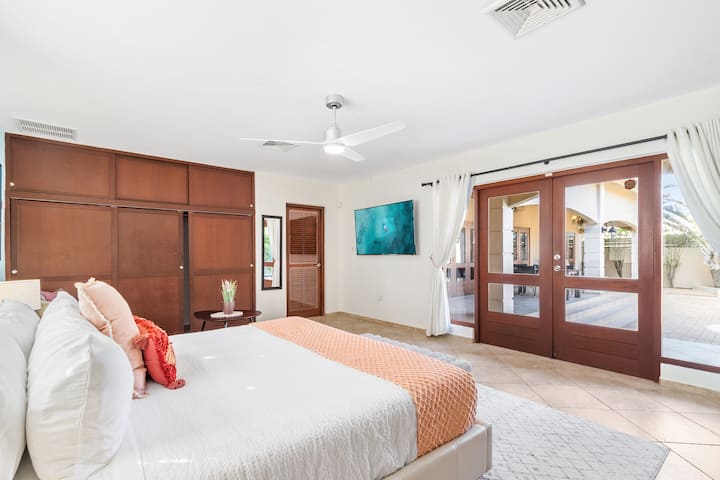 Dhoma e gjumit 1 ofron gjithashtu një televizor me ekran të sheshtë të montuar në mur