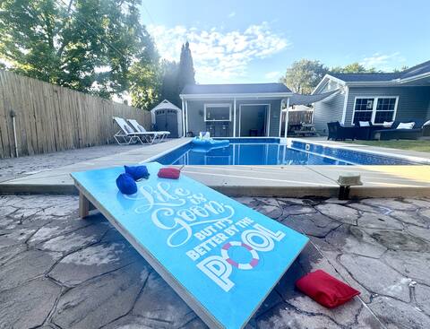 "Not so Normal" Oasis w/Hot tub, Pool bar, Games!