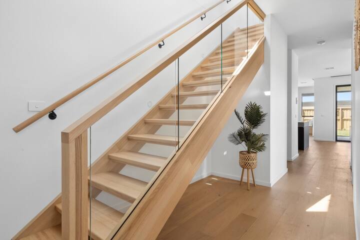 Oak Anchor I Luxury Ocean Grove Retreat gallery image 3