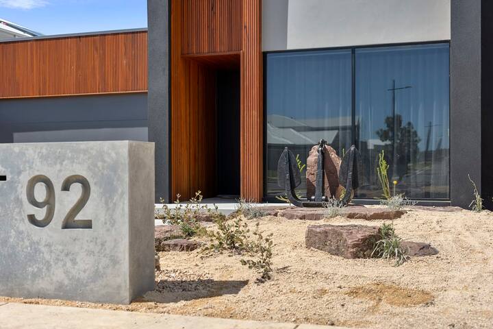 Oak Anchor I Luxury Ocean Grove Retreat gallery image 2