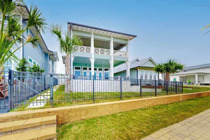 3br Waterfront Home With Pool, Kayaks, & Grill - Rockport, TX