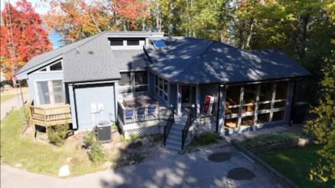 Eagles Nest; Large Lakefront Home, Boat rentals