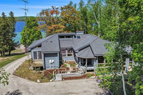 Waterfront, boat rentals, Land to hike!