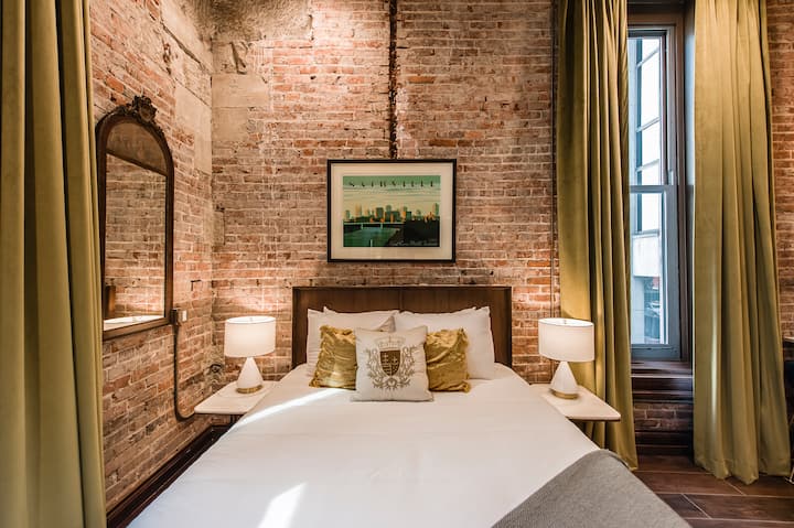 不動産投資　アメリカ不動産　ゲストハウス　Airbnb トランクルーム　17冊 Historic Southern Turf Building - Loft 200 - Lofts for Rent in