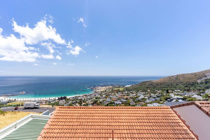 Camps Bay Nest – Townhouse with ocean views gallery image 4