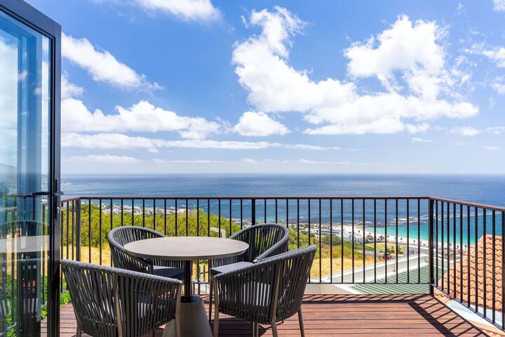 Camps Bay Nest – Townhouse with ocean views