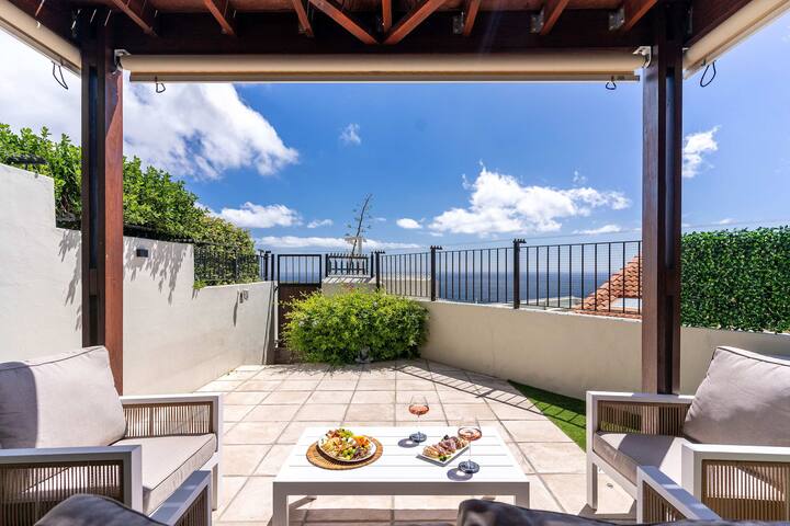 Camps Bay Nest – Townhouse with ocean views gallery image 2
