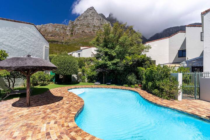 Camps Bay Nest – Townhouse with ocean views gallery image 3