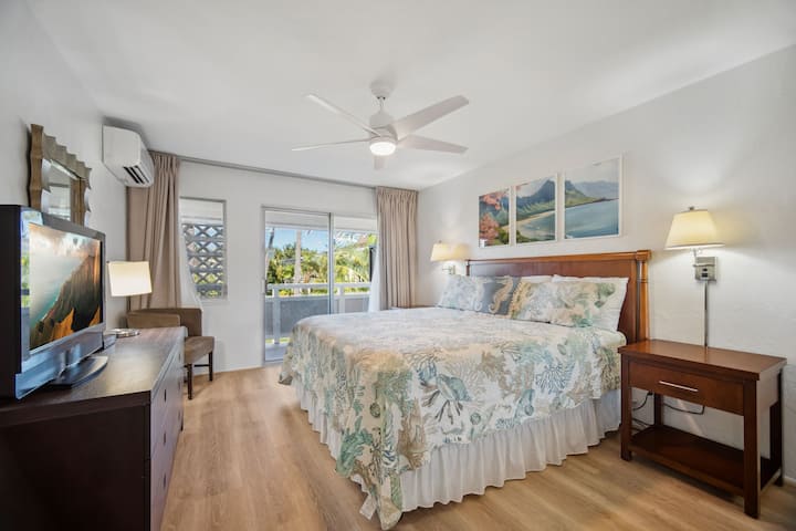 غرفة نوم بسرير كينج، تلفزيون كبلي، مكيف هواء