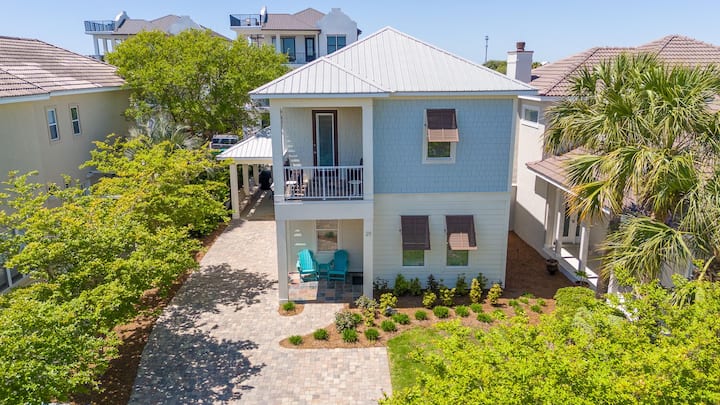 Private Beach, Dog Friendly, 2 Community Pools
