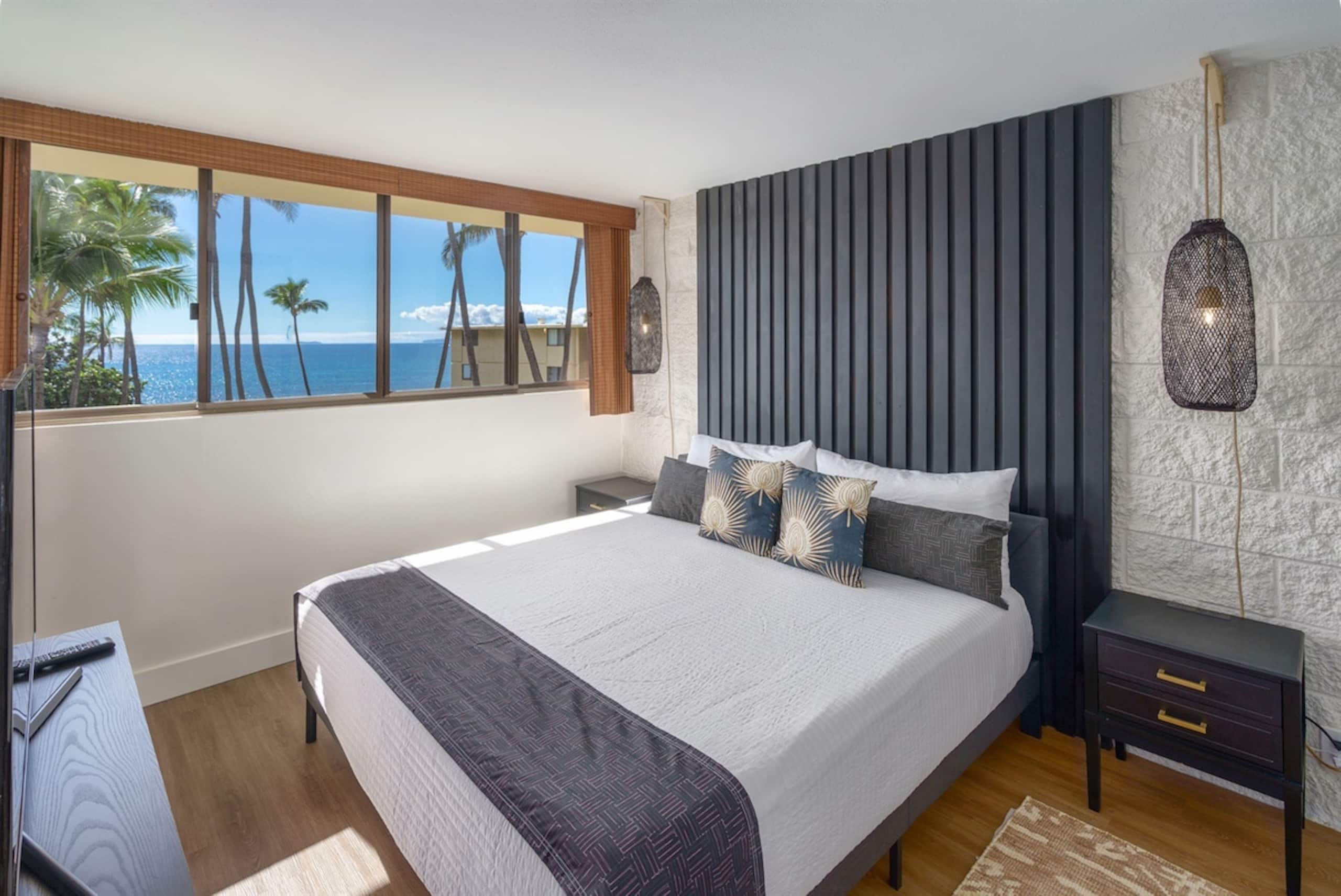 Condo in Wailuku · ★4.98 · 2 bedrooms · 4 beds · 2 baths - Image 12