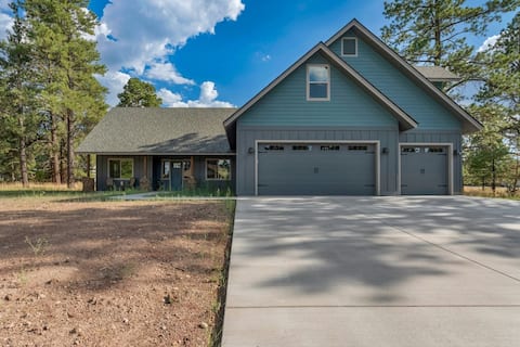 5-BR Mountain Home & Studio w/ Hot Tub + Golf