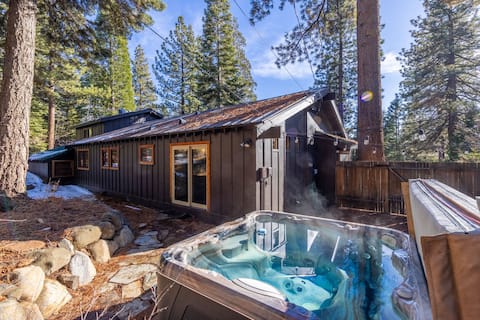 Hideaway in Highlands - 4BR w Hot Tub AC & Pets OK