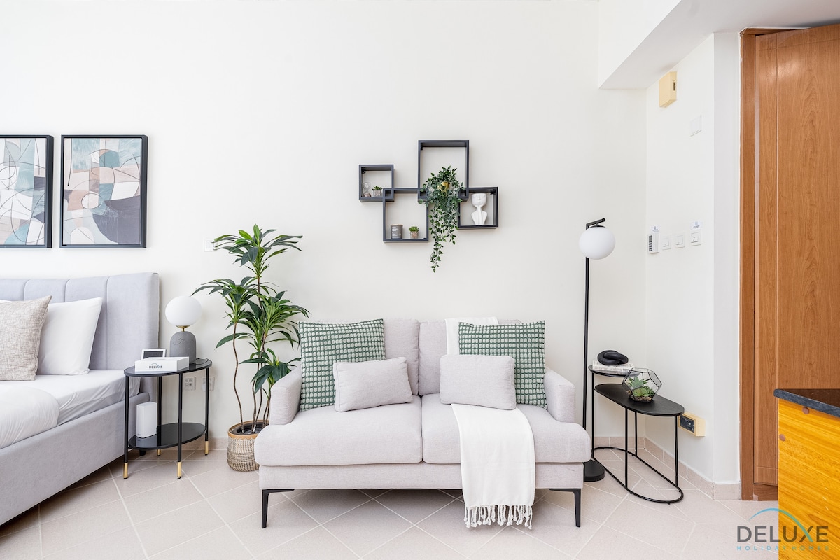 Top Airbnb: Comfortable Studio @ Lago Vista A Dubai Prod. City in Me'aisem First