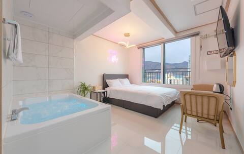 Healing accommodation with Nami Island at a glance Couple Room B-dong-302 (Spa)