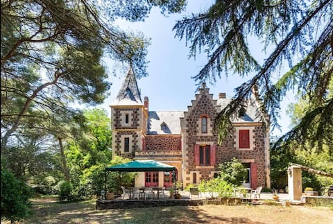 A castle for your vacation? (10 min/beach)