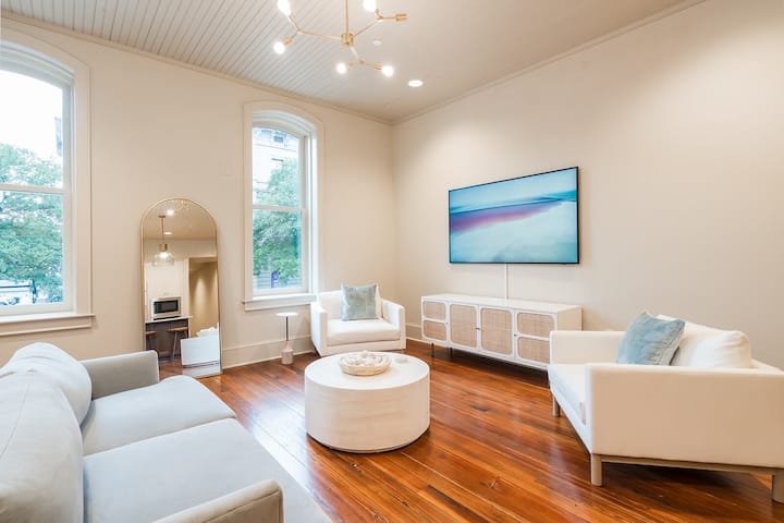 Historic Luxury Apartment Main St Apt 201 - Columbia, SC