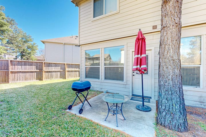 3 Mi To Downtown Conroe: Updated Townhome W/ Yard - Willis, TX