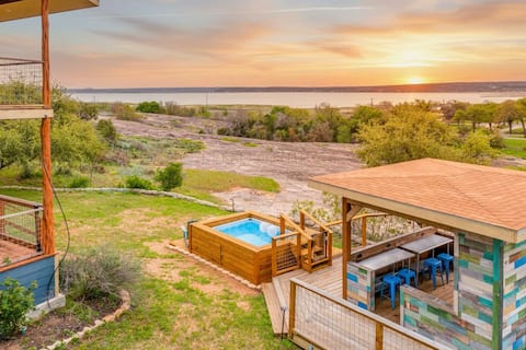 6b/4.5b Pool w lake views, 3 acres, lake access